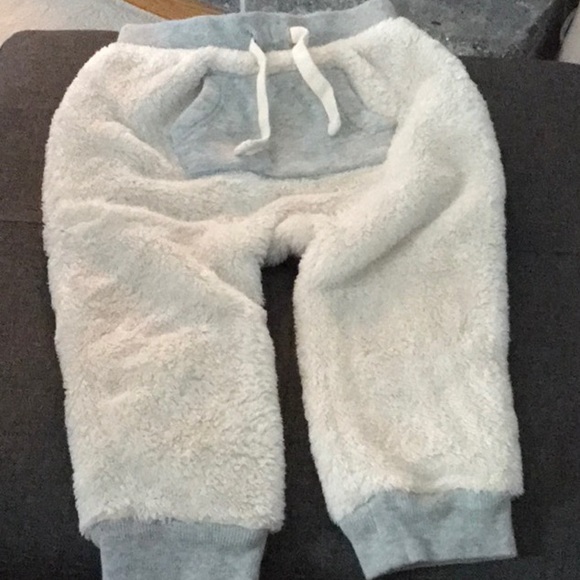 Baby Gap 18-24 months soft and cozy baby polar bear 2 piece set pants and top - Picture 5 of 7